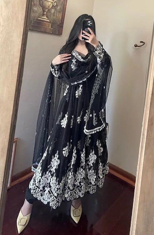 Full Stiched Black Colour Chain Stiched Worked Suit With Two Side Kodi Lace Border Duppata