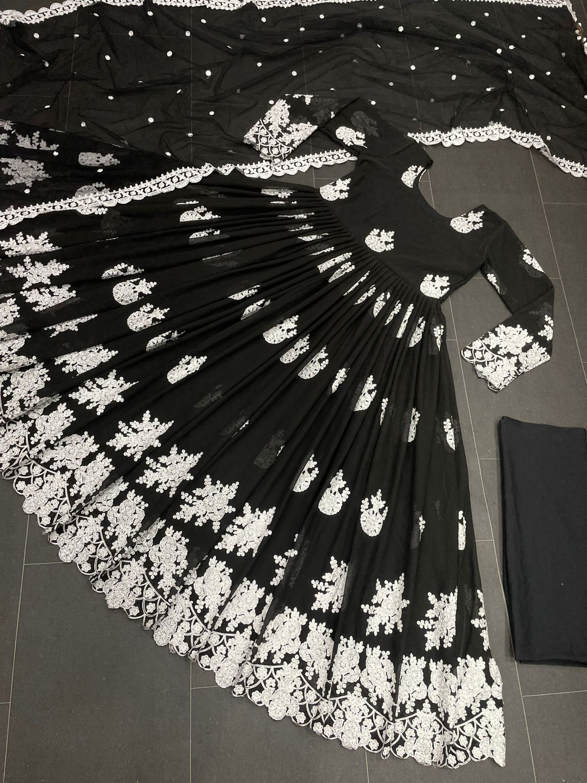 Full Stiched Black Colour Chain Stiched Worked Suit With Two Side Kodi Lace Border Duppata