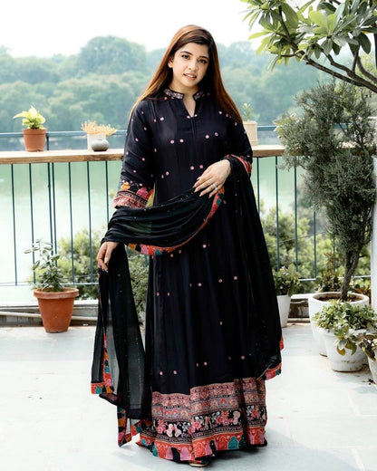 Soft  Maska Cotton Heavy Embroidary Thread Work With Real Mirror Handworked  Suit With Designer Duppata