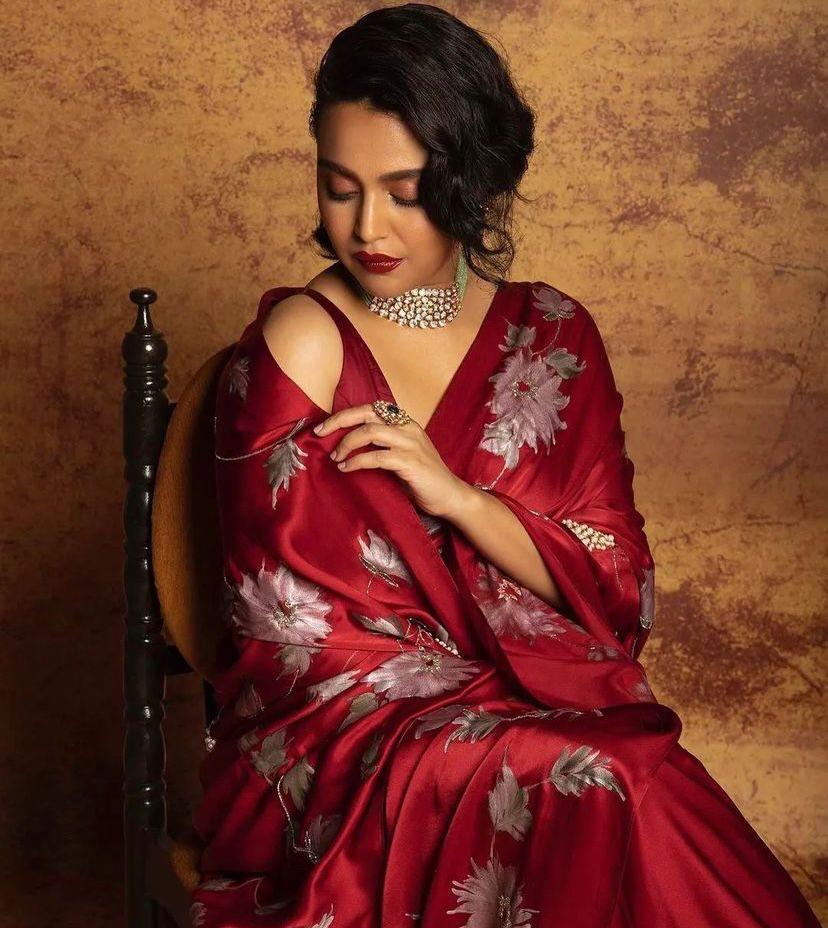 Beautiful Flower Printed Satin Silk Party Wear Saree With Banglori Silk Blouse
