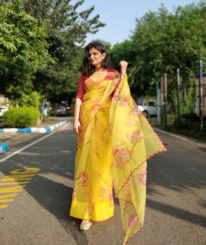 Organza Silk Beautidul Digital Printed Saree With Unstiched Banglori Silk Blouse